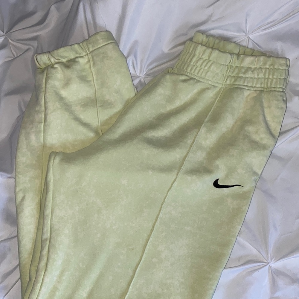 womens nike joggers